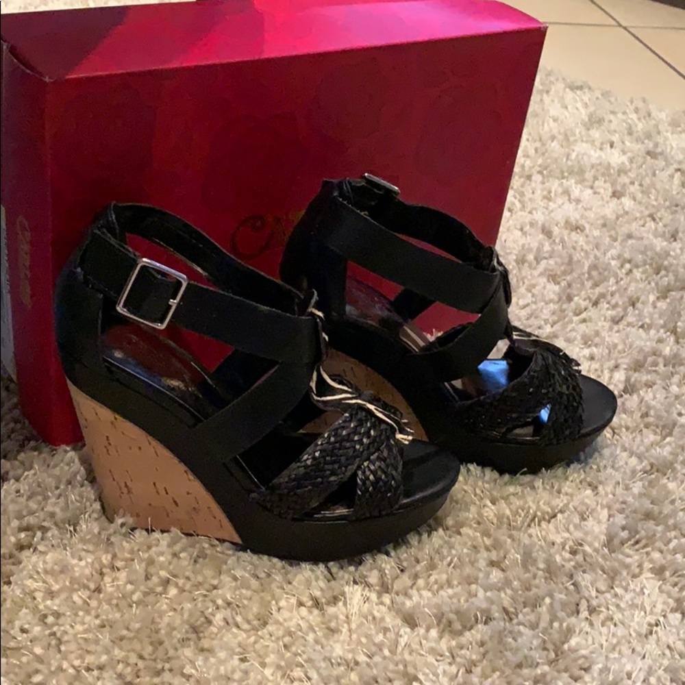 Carlos Santa wedges - black. Like new! 7.5